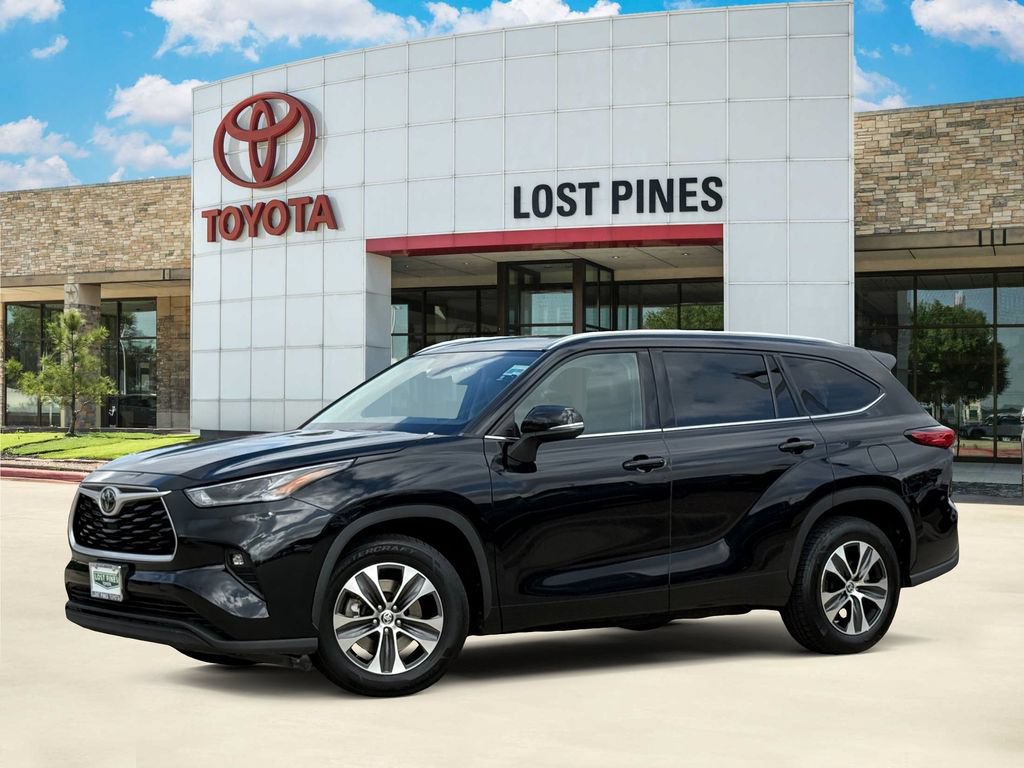 Used 2021 Toyota Highlander XLE FWD image 1