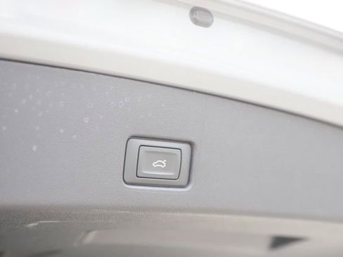 Used 2024 Audi Q4 e-tron Premium image 8