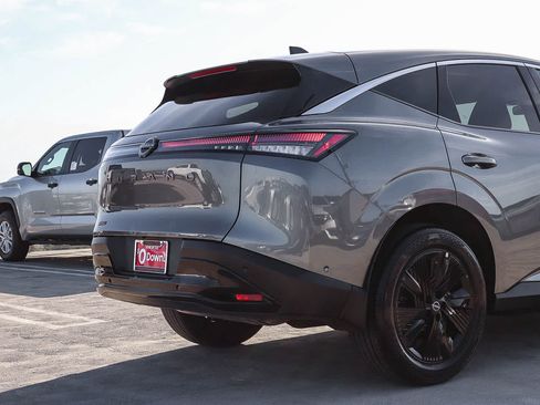 Used 2025 Nissan Murano SV AWD/4WD image 9
