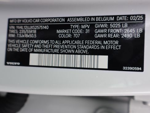 Used 2025 Volvo XC40 B5 Core image 42