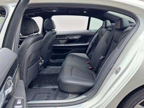 Used 2019 BMW 740i RWD image 44
