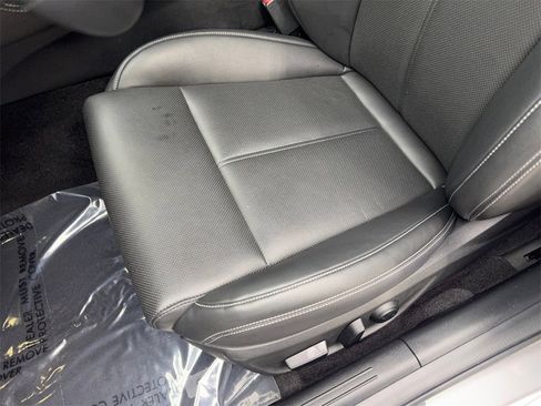 Used 2025 Genesis G70 2.5T image 28