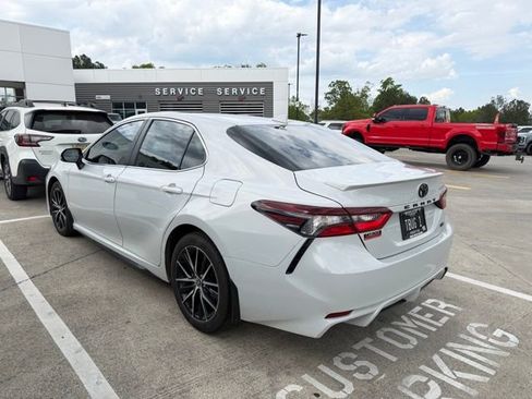 Used 2024 Toyota Camry SE w/ Convenience Package image 11