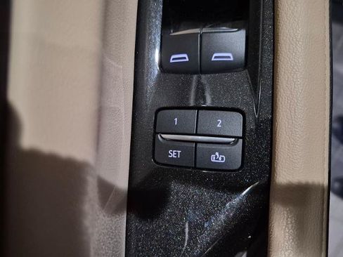 Used 2023 Cadillac Escalade Premium Luxury AWD/4WD image 20