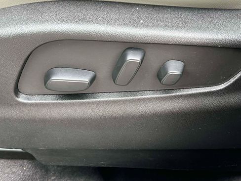 Used 2022 Cadillac XT4 Luxury w/ Cold Weather Package image 11