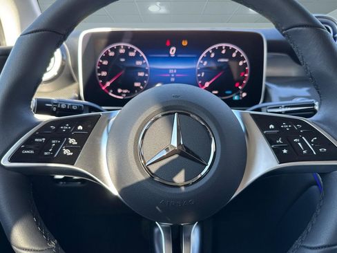 Used 2025 Mercedes-Benz GLC 300 image 14