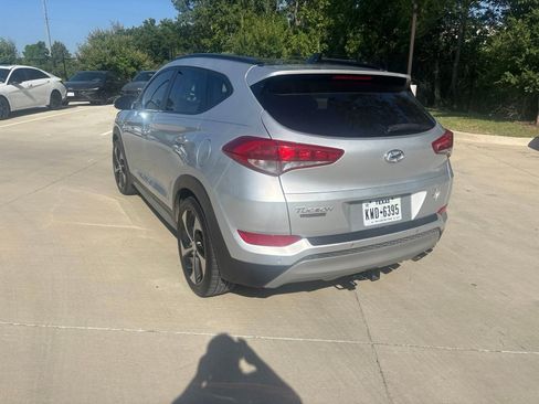 Used 2018 Hyundai Tucson Value w/ Cargo Package FWD image 9