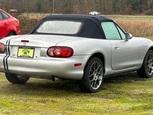 Used 2004 MAZDA MX-5 Miata w/ Leather Azure Blue Pkg image 4