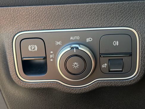 Used 2022 Mercedes-Benz GLB 250 image 14