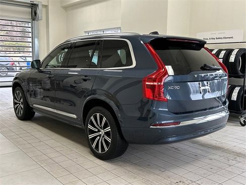 Used 2023 Volvo XC90 B5 Plus image 2