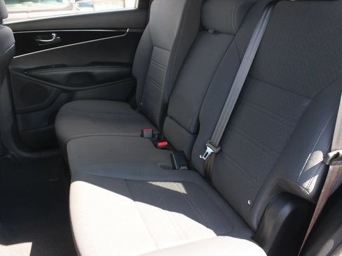 Used 2019 Kia Sorento L FWD image 17