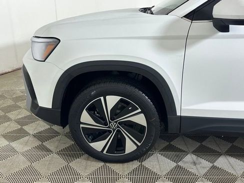 Certified 2025 Volkswagen Taos SE w/ Panoramic Sunroof Package AWD/4WD image 7
