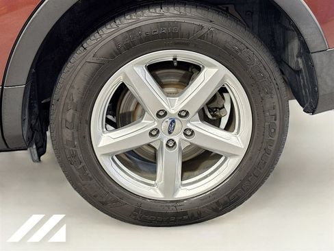 Used 2018 Ford Explorer XLT w/ Equipment Group 202A FWD image 34