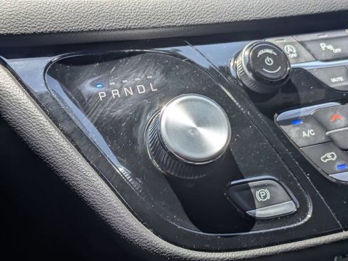 Used 2025 Chrysler Pacifica Select FWD image 23