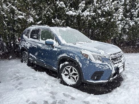 Used 2024 Subaru Forester Premium image 2