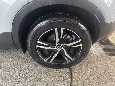 Used 2025 Volvo XC40 B5 Core AWD/4WD image 14