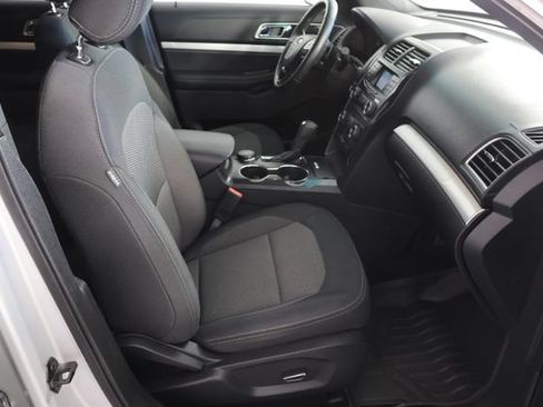 Used 2017 Ford Explorer XLT AWD/4WD image 23