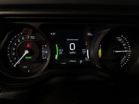 Used 2025 Jeep Wrangler Unlimited Sahara AWD/4WD image 16