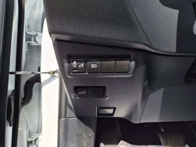 Used 2023 Toyota Corolla Cross XLE w/ Convenience Package AWD/4WD image 18
