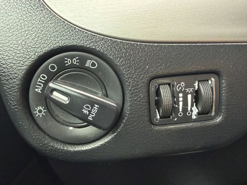 Used 2019 Dodge Grand Caravan GT image 28