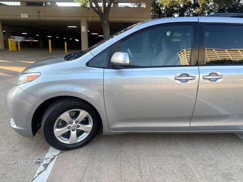 Used 2013 Toyota Sienna LE FWD image 4