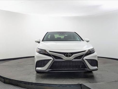 Used 2022 Toyota Camry SE w/ Audio Upgrade Package FWD image 12