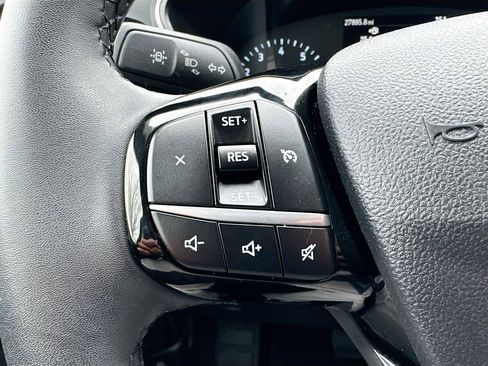 Used 2022 Ford Escape SEL image 9