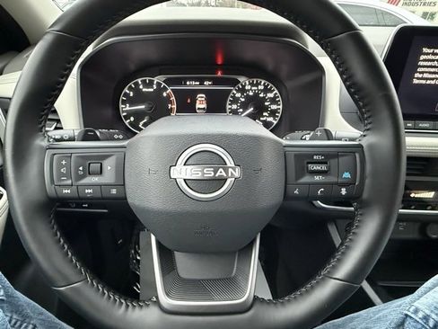 Certified 2025 Nissan Rogue SV image 14