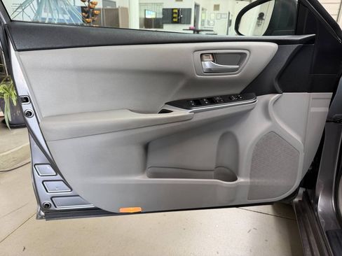 Used 2016 Toyota Camry LE FWD image 10