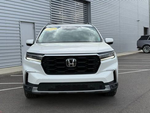 Used 2025 Honda Pilot Touring image 2