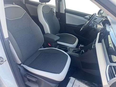 New 2026 Volkswagen Taos SE FWD image 11