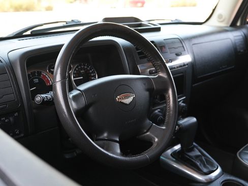 Used 2009 HUMMER H3T Alpha image 17