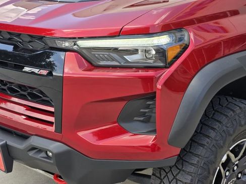 Used 2025 Chevrolet Colorado ZR2 w/ Technology Package AWD/4WD image 9