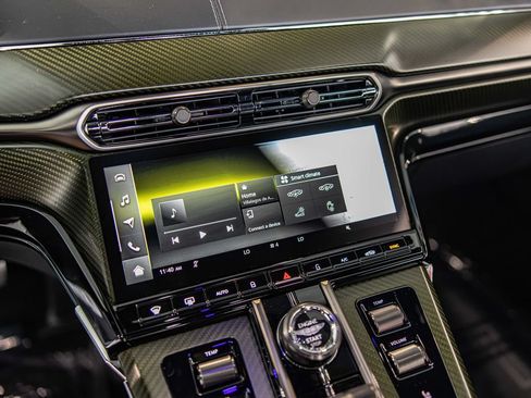 Used 2026 Aston Martin V8 Vantage Coupe RWD image 24