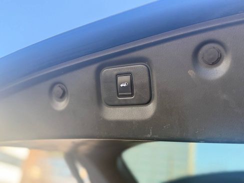 Used 2019 Nissan Pathfinder SL FWD image 41