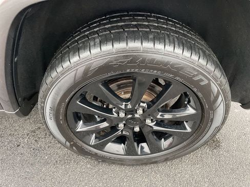 Used 2021 Jeep Grand Cherokee Laredo X image 10