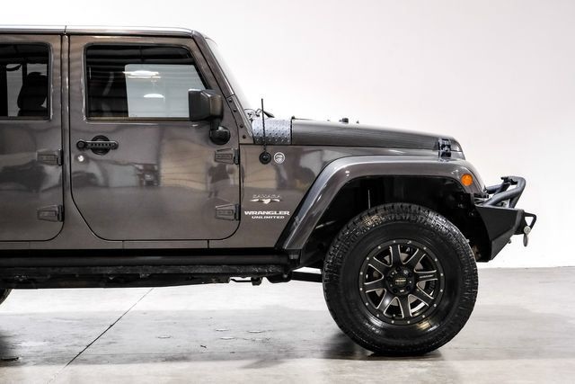 Used 2016 Jeep Wrangler Unlimited Sahara w/ Dual Top Group AWD/4WD image 15