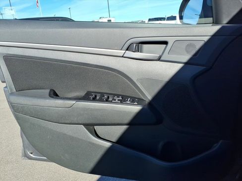 Used 2018 Hyundai Elantra SEL w/ Winter Weather Package image 11