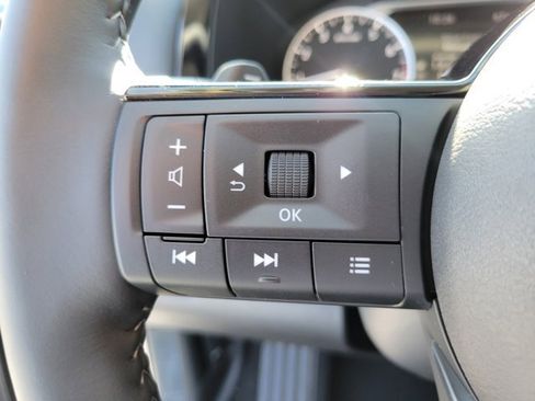 New 2025 Nissan Pathfinder SL image 17