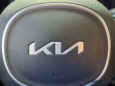 Used 2022 Kia Sorento LX image 28