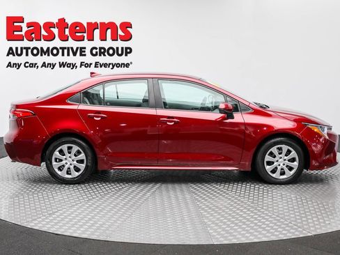 Used 2022 Toyota Corolla LE image 4