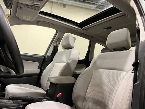 Used 2015 Subaru Forester 2.5i Premium w/ All-Weather Package image 17
