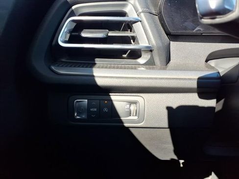 Used 2024 Chevrolet Traverse LT image 15