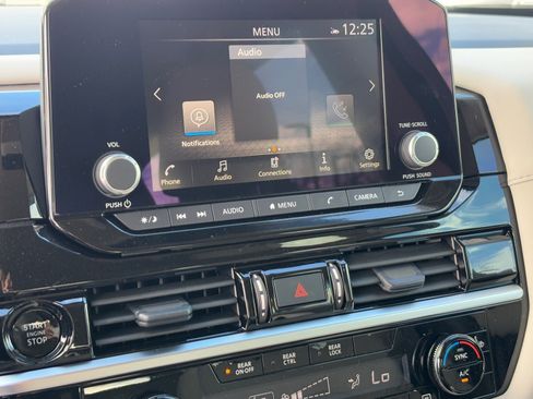 New 2025 Nissan Pathfinder SV image 24