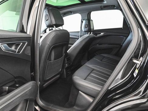 Used 2023 Audi Q4 e-tron Premium Plus w/ Premium Plus AWD/4WD image 32