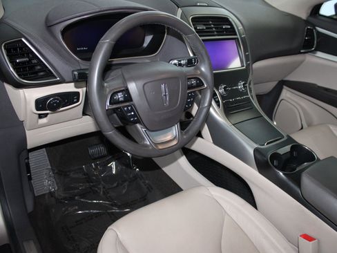 Used 2020 Lincoln Nautilus FWD w/ Equipment Group 101A image 4