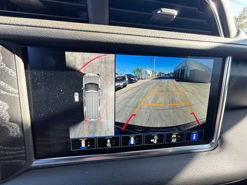 Used 2024 GMC Yukon XL Denali image 9