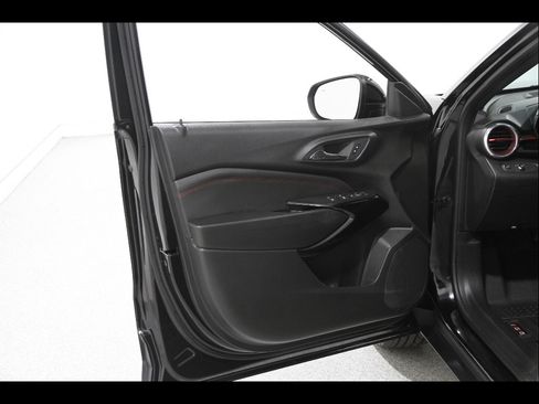 Certified 2024 Chevrolet Trax RS w/ Driver Confidence Package FWD image 4