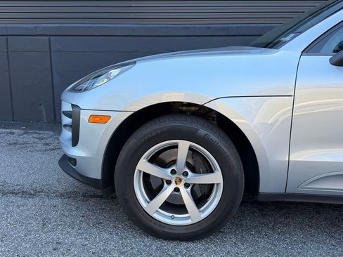 Certified 2019 Porsche Macan image 14