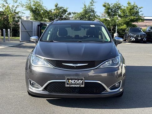 Used 2017 Chrysler Pacifica Limited FWD image 7